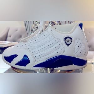 Boys Nike Air Jordan White with Blue Size 2.5 Very Gently worn